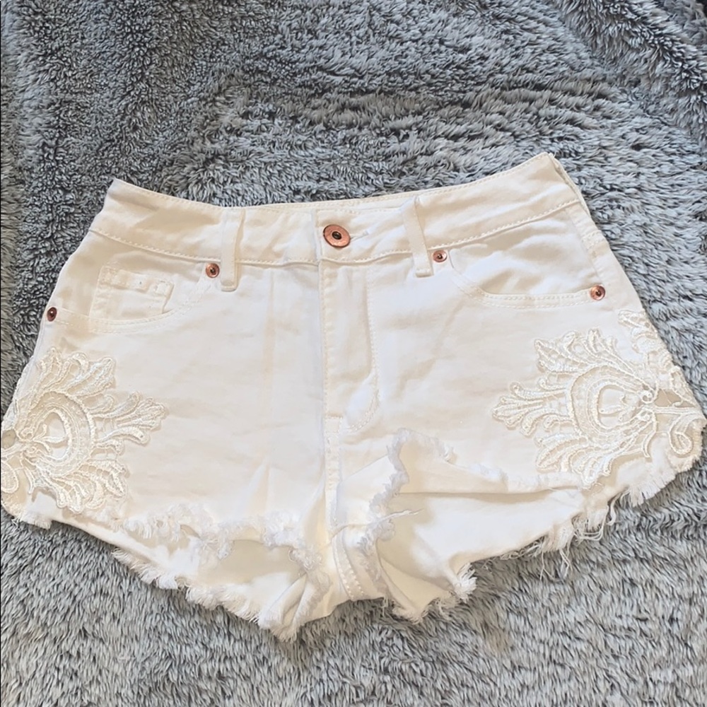 White jean shorts brand-name bullhead size 0